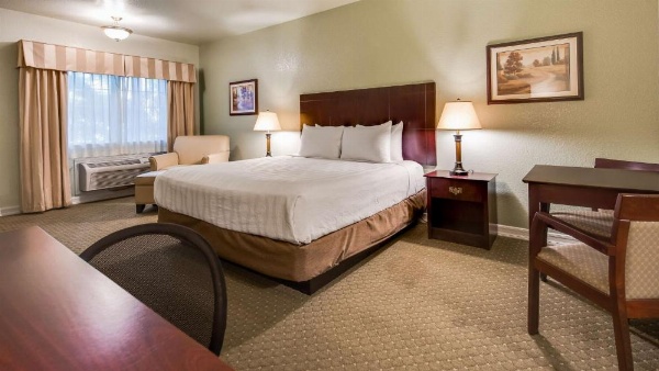 Best Western Plus Bayshore Inn image 17