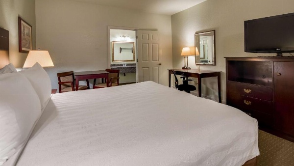 Best Western Plus Bayshore Inn image 19